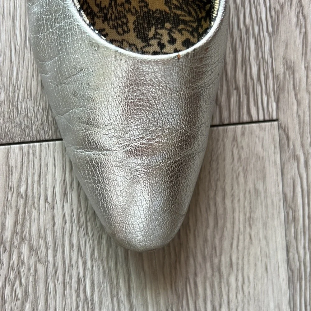 Vintage METALLIC Silver Leather Pumps​